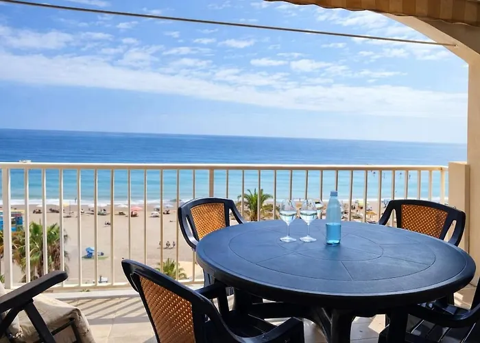 On The Sea Front With An Ocean-facing Terrace * Fuengirola